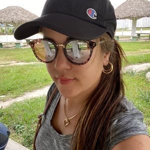 Meet your Posher, Yilian